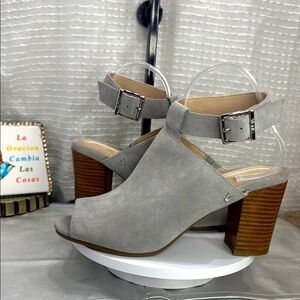 (E2) Vionic Perk Women's Kaia Light Grey Suede Peep Toe Platform Heel, Size 9